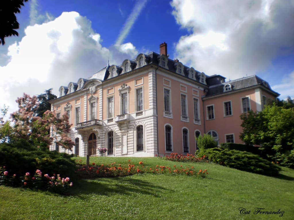 le chateau de Boigne avec de beaux nuages