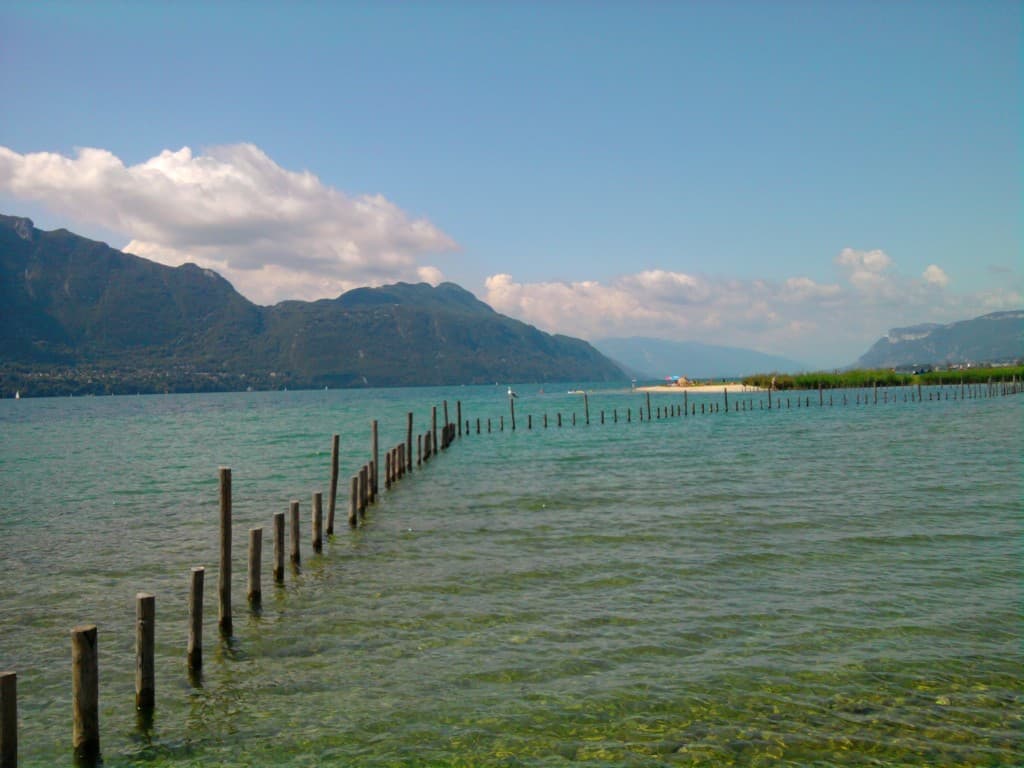 Bords amenagés du lac du Bourget