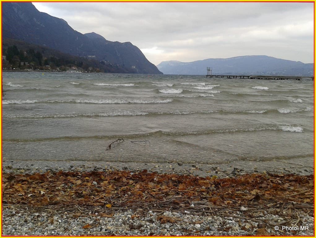 le lac est démonté !( lac du bourget  )