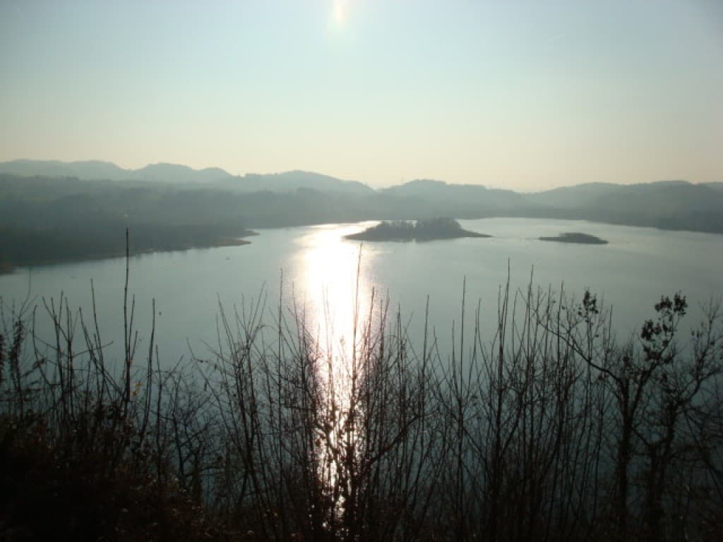 soleil couchant sur le lac d'Aiguebelettte