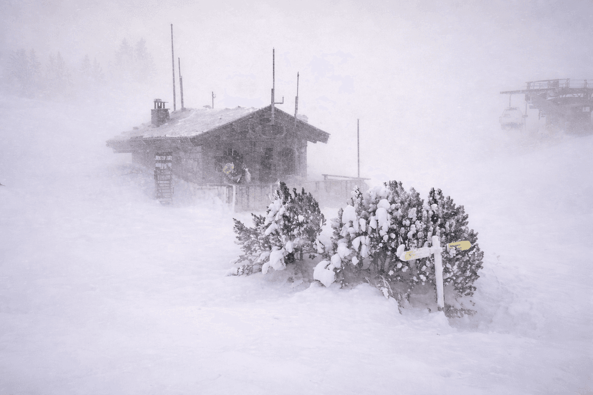 Tempête de neige d'une rare violence dans les Pyrénées