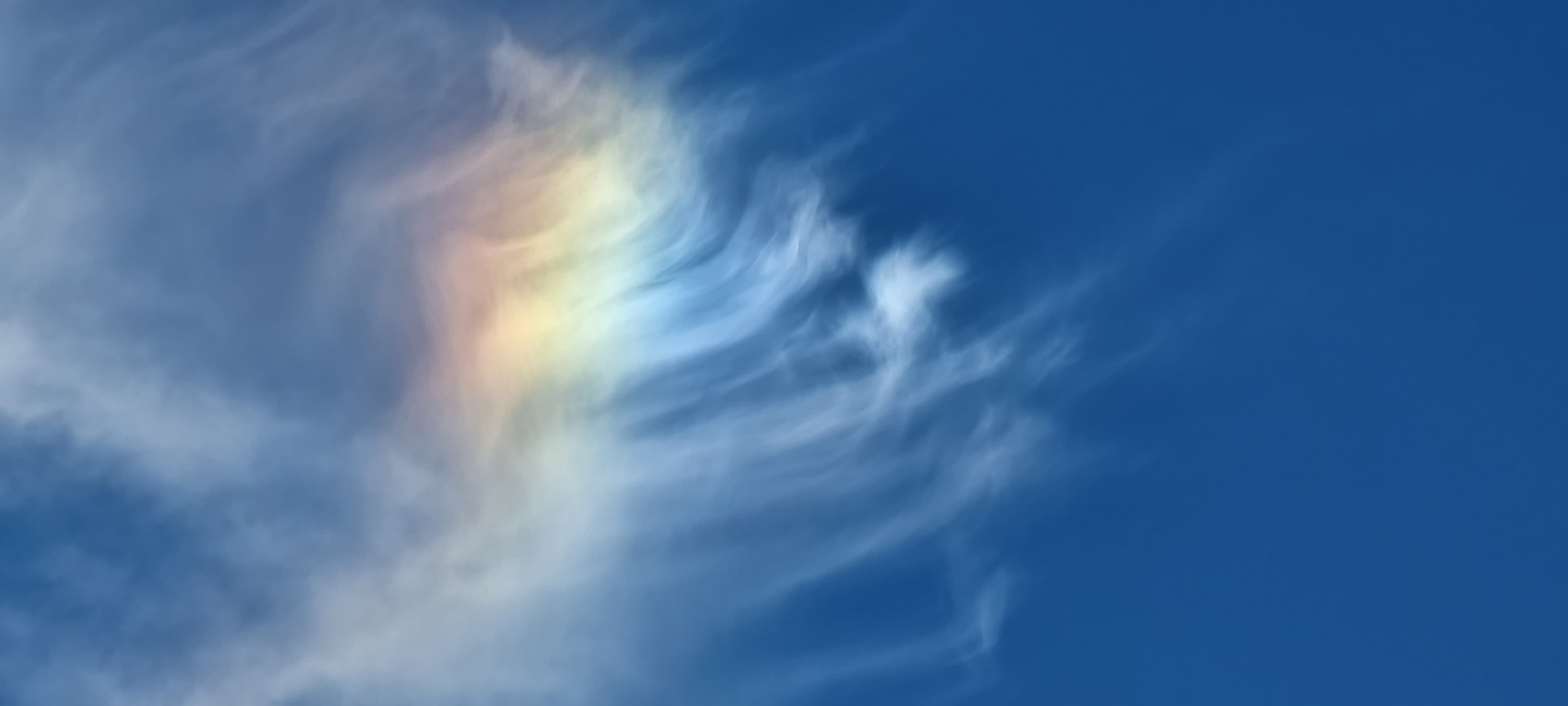 Nuage iridescent au dessus du Roc des Boeufs, Massif des Bauges