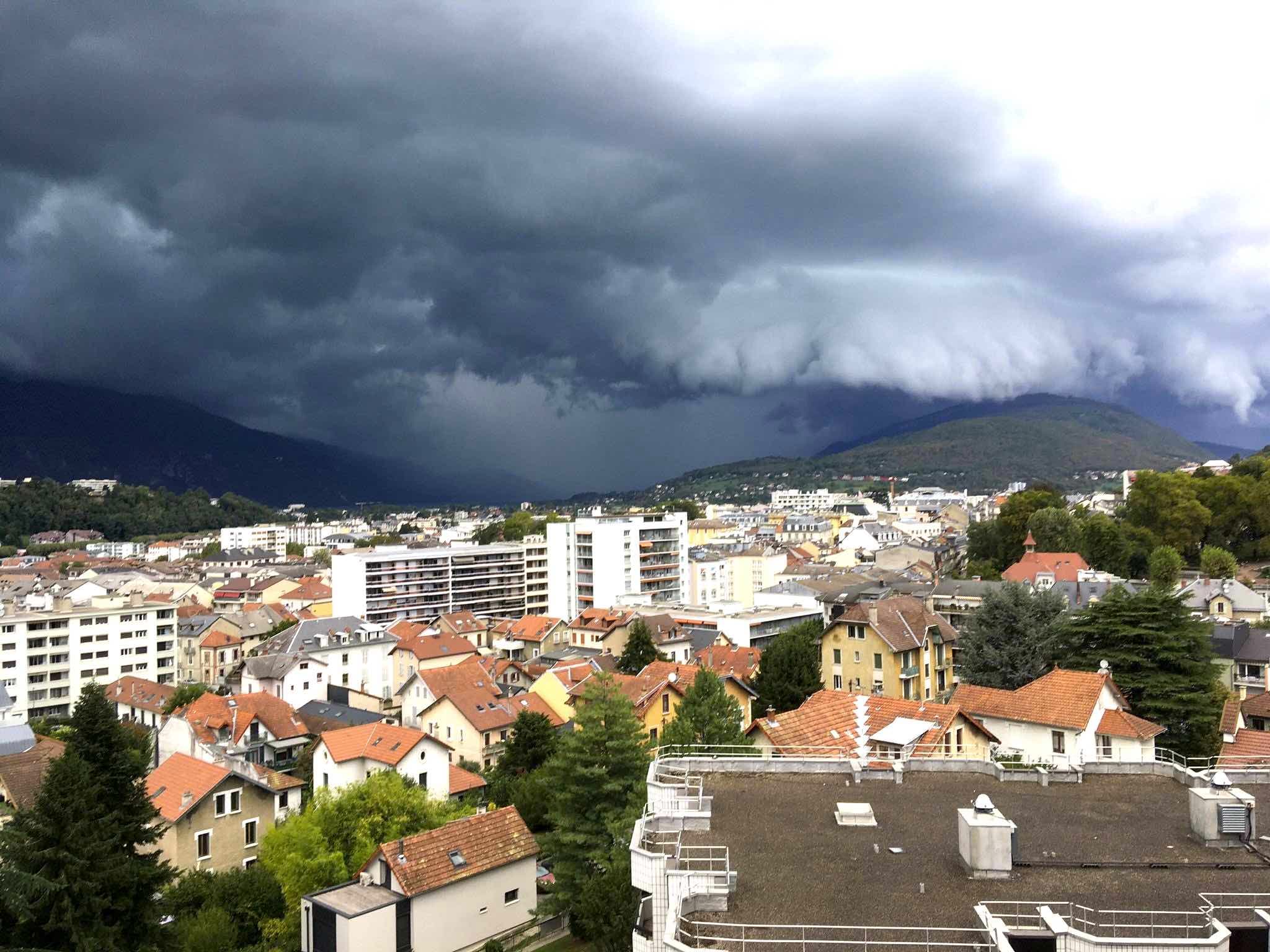 Arrivée de l'orage. Le visage de zeus.