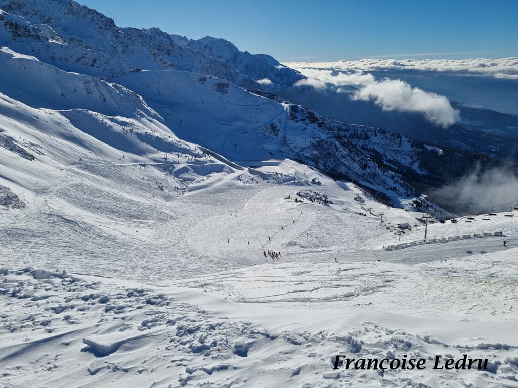 Neige et soleil en station