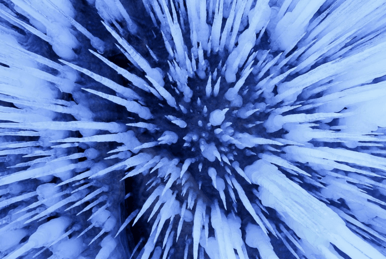 Image d'illustration pour Des grottes de glaces sur les grands lacs d'Amérique du Nord