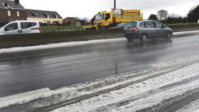 Image d'illustration pour Grêle & neige en plaine à Paris, sur l'Ile de France & le Nord de la France
