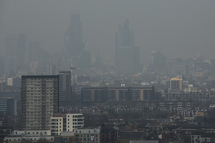 Image d'illustration pour Transports de sable d'Afrique vers l'Europe - Pollution à Londres