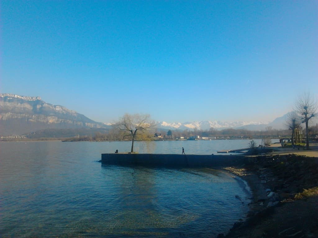 Lac du Bourget - Vue sur les Belledonnes