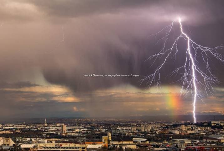 Image d'illustration pour Douceur, vent et orages en marge de la dépression Felix